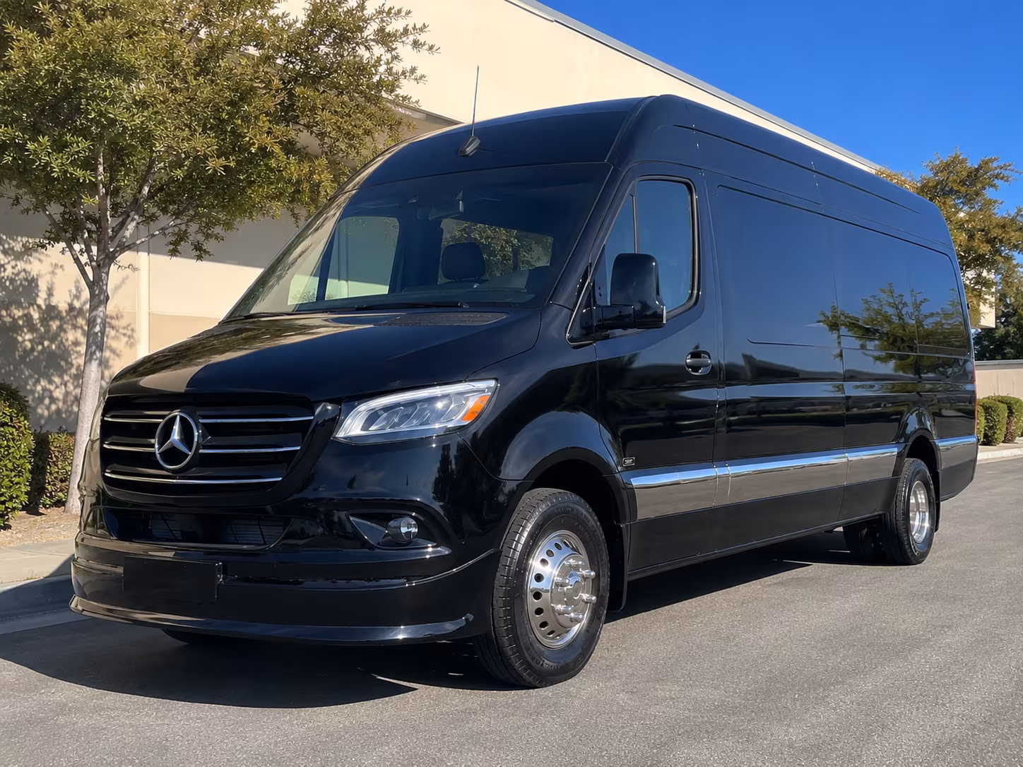 niagara falls give your group a better prom ride with niagara falls prom bus rentals